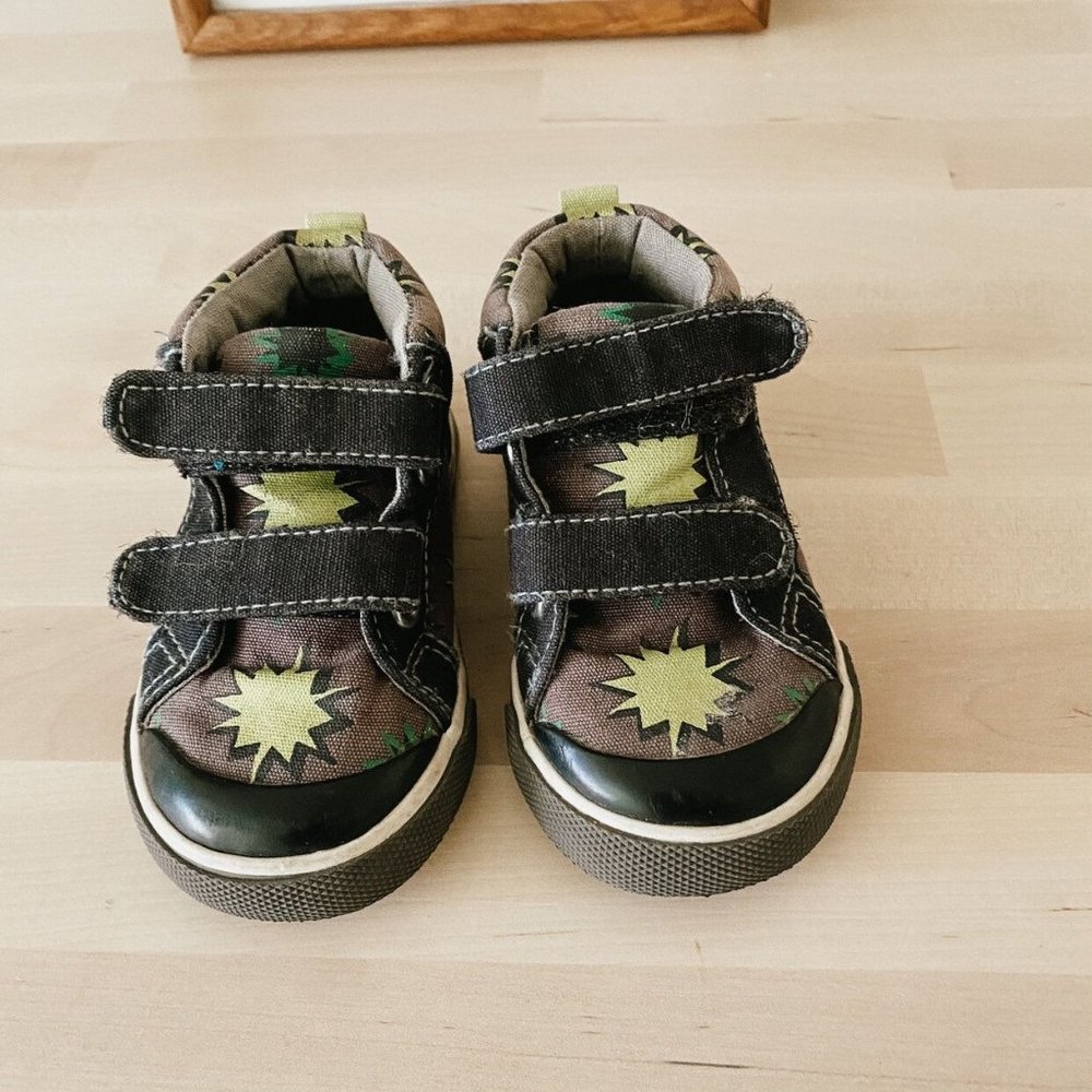 See Kai Run Velcro Sneakers Size 5